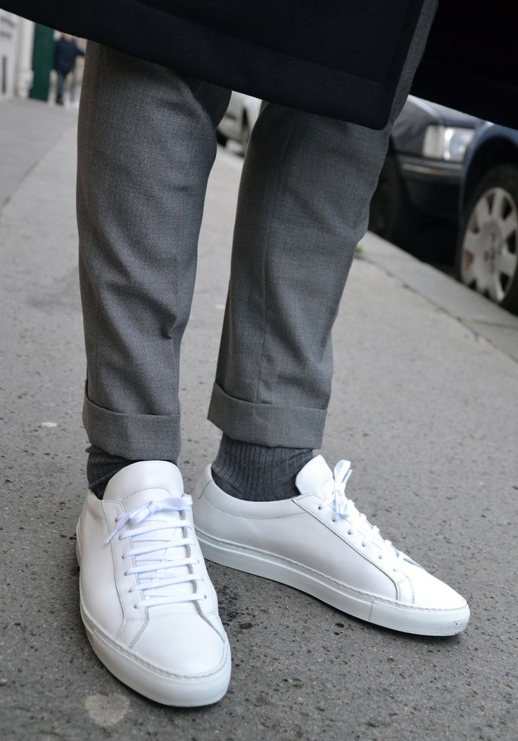 La-última-tendencia-en-moda-para-hombre-Las-zapatillas-blancas-las-nuevas-reinas-de-estilo-masculino_SOLOiO_moda-para-hombre