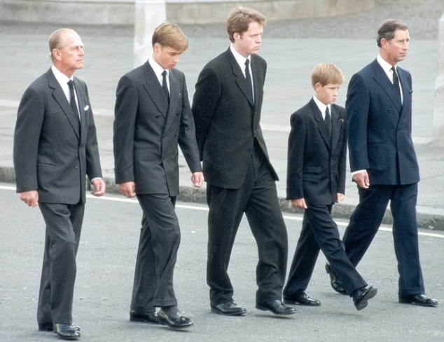 Pkt1453 - 53008 PRINCE CHARLES (LIFE TIME OF PICTURES BY PA) 1997 Prince Charles, Prince William, Prince Harry, Earl Althorp and Duke of Edinburgh walk behind Diana, The Princess of Wales' funeral cortege.